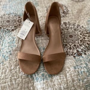 Womens Michaela heels taupe, never worn tag is still on they were too big for me